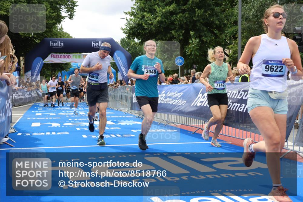 29.06.2025 - hella hamburg halbmarathon Strokosch-Dieckow http://msf.ph/oto/8518766 29.06.2025 10:56:24 Ziel 1583, 3048, 4029, 5672, 5744, 6399, 7547, 7742, 8863, 9622, 10093, 10665, 11231, 11309, 15300, 15407, 15818, 16257, 16261, 16375, 17268, 17734, 18117, 18495, 18652, 18741, 18746, 18835 meine-sportfotos.de