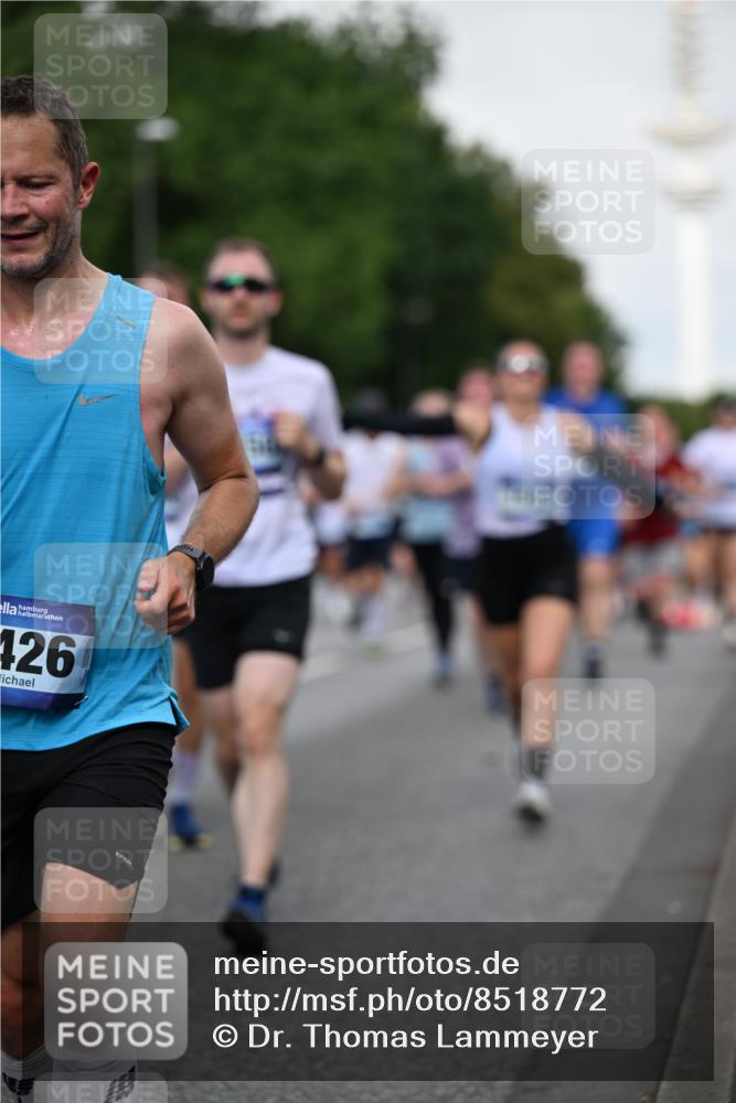 29.06.2025 - hella hamburg halbmarathon Dr. Thomas Lammeyer http://msf.ph/oto/8518772 29.06.2025 10:04:34 Kennedybrücke 1019, 1544, 1568, 1583, 1611, 1681, 2027, 2086, 2159, 2236, 2426, 2447, 2474, 2582, 2584, 2606, 2652, 2730, 2982, 3042, 3059, 3141, 3319, 3400, 3794, 4419, 4579, 4616, 4767, 4940, 4945, 5033, 5418, 5643, 6138, 6174, 6220, 6443, 6470, 6636, 7159, 7717, 8669, 9450, 9485, 9553, 9555, 9577, 9622, 10188, 10268, 10534, 10587, 10599, 10665, 10742, 10759, 10766, 10797, 11083, 11324 meine-sportfotos.de