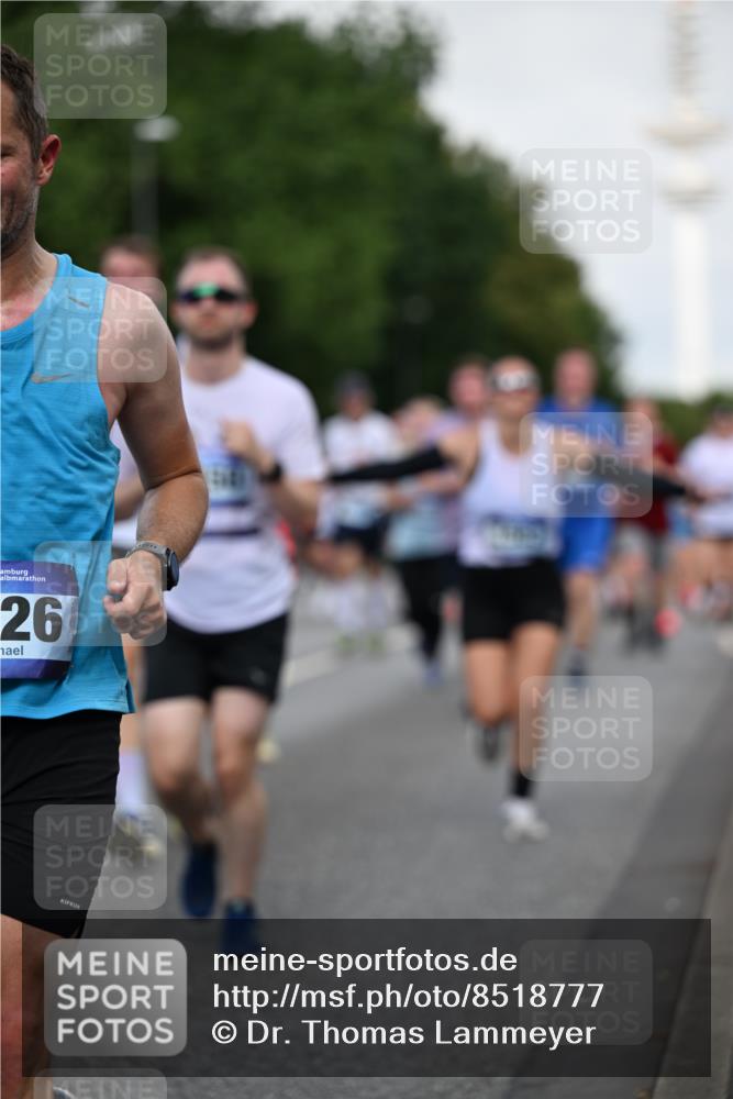 29.06.2025 - hella hamburg halbmarathon Dr. Thomas Lammeyer http://msf.ph/oto/8518777 29.06.2025 10:04:35 Kennedybrücke 1019, 1544, 1568, 1583, 1611, 1681, 2027, 2086, 2159, 2236, 2426, 2447, 2474, 2606, 2652, 2730, 2982, 3042, 3059, 3141, 3319, 3400, 3794, 4419, 4579, 4616, 4767, 4940, 4945, 5033, 5418, 5643, 6138, 6174, 6220, 6443, 6470, 6636, 7717, 8669, 9450, 9485, 9553, 9555, 9577, 9622, 10188, 10534, 10587, 10599, 10665, 10742, 10759, 10766, 10797, 11083, 11324 meine-sportfotos.de