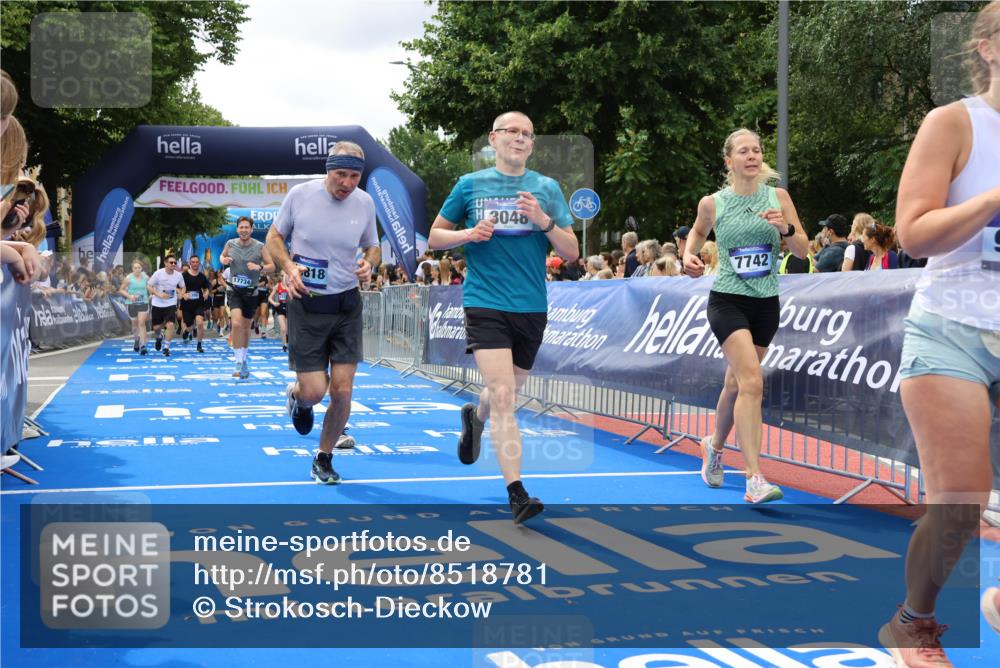 29.06.2025 - hella hamburg halbmarathon Strokosch-Dieckow http://msf.ph/oto/8518781 29.06.2025 10:56:24 Ziel 1583, 3048, 4029, 5672, 5744, 6399, 7547, 7742, 8863, 9622, 10093, 10665, 11231, 11309, 15300, 15407, 15818, 16257, 16261, 16375, 17268, 17734, 18117, 18495, 18652, 18741, 18746, 18835 meine-sportfotos.de