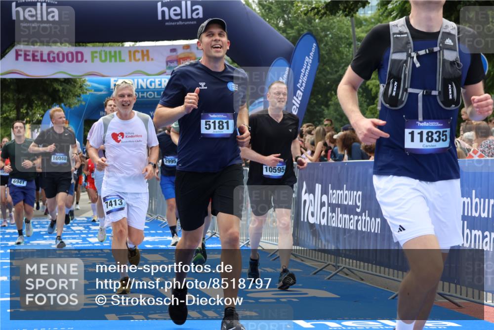 29.06.2025 - hella hamburg halbmarathon Strokosch-Dieckow http://msf.ph/oto/8518797 29.06.2025 11:22:49 Ziel 1668, 2125, 2720, 2995, 3292, 3762, 5181, 6546, 6747, 6784, 6941, 7413, 8181, 10581, 10595, 11835, 15123, 16040, 18397, 18908 meine-sportfotos.de
