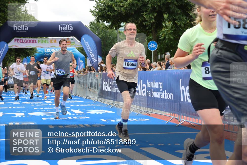 29.06.2025 - hella hamburg halbmarathon Strokosch-Dieckow http://msf.ph/oto/8518809 29.06.2025 10:56:26 Ziel 1583, 3048, 3413, 4029, 5672, 5744, 6399, 7742, 8542, 8652, 8863, 9562, 9622, 10093, 10665, 11231, 11309, 15300, 15407, 15818, 16257, 16261, 16375, 17268, 17734, 18117, 18495, 18652, 18746, 18835 meine-sportfotos.de