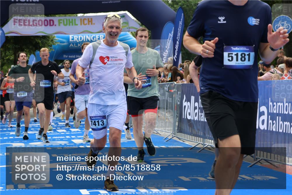 29.06.2025 - hella hamburg halbmarathon Strokosch-Dieckow http://msf.ph/oto/8518858 29.06.2025 11:22:50 Ziel 1668, 2125, 2720, 2995, 3292, 3762, 3813, 5181, 6546, 6747, 6784, 6941, 7413, 8181, 10581, 10595, 11835, 16040, 18908 meine-sportfotos.de