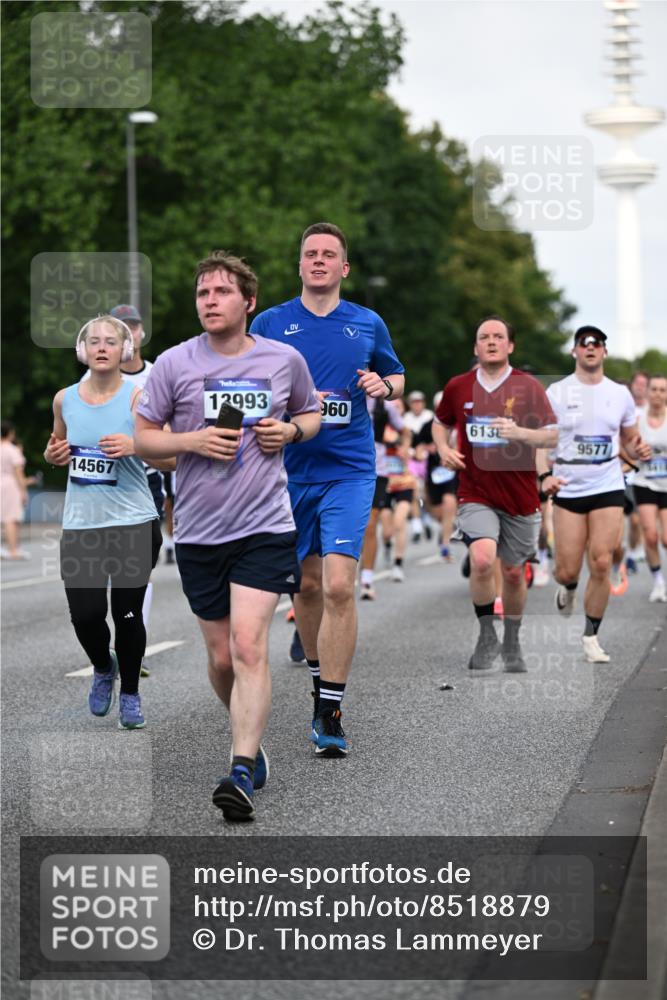 29.06.2025 - hella hamburg halbmarathon Dr. Thomas Lammeyer http://msf.ph/oto/8518879 29.06.2025 10:04:37 Kennedybrücke 1019, 1544, 1568, 1583, 1611, 1681, 2027, 2086, 2236, 2426, 2474, 2606, 2652, 2730, 2982, 3042, 3059, 3141, 3319, 3400, 3794, 4419, 4579, 4616, 4767, 4940, 4945, 5033, 5418, 5643, 6138, 6174, 6220, 6443, 6470, 6636, 7717, 8669, 9450, 9485, 9553, 9555, 9577, 9622, 10188, 10534, 10599, 10665, 10742, 10759, 10766, 10797, 11083, 11324 meine-sportfotos.de