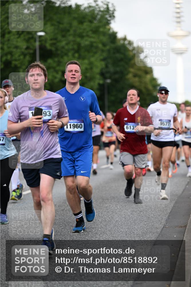 29.06.2025 - hella hamburg halbmarathon Dr. Thomas Lammeyer http://msf.ph/oto/8518892 29.06.2025 10:04:38 Kennedybrücke 1019, 1544, 1568, 1583, 1611, 1681, 2027, 2086, 2236, 2426, 2474, 2606, 2652, 2730, 2982, 3042, 3059, 3141, 3319, 3400, 3794, 4419, 4579, 4616, 4767, 4940, 4945, 5033, 5418, 5643, 6138, 6174, 6220, 6443, 6470, 6636, 7717, 8669, 9450, 9485, 9553, 9555, 9577, 9622, 10188, 10271, 10534, 10599, 10665, 10742, 10759, 10766, 10797, 11083, 11324 meine-sportfotos.de