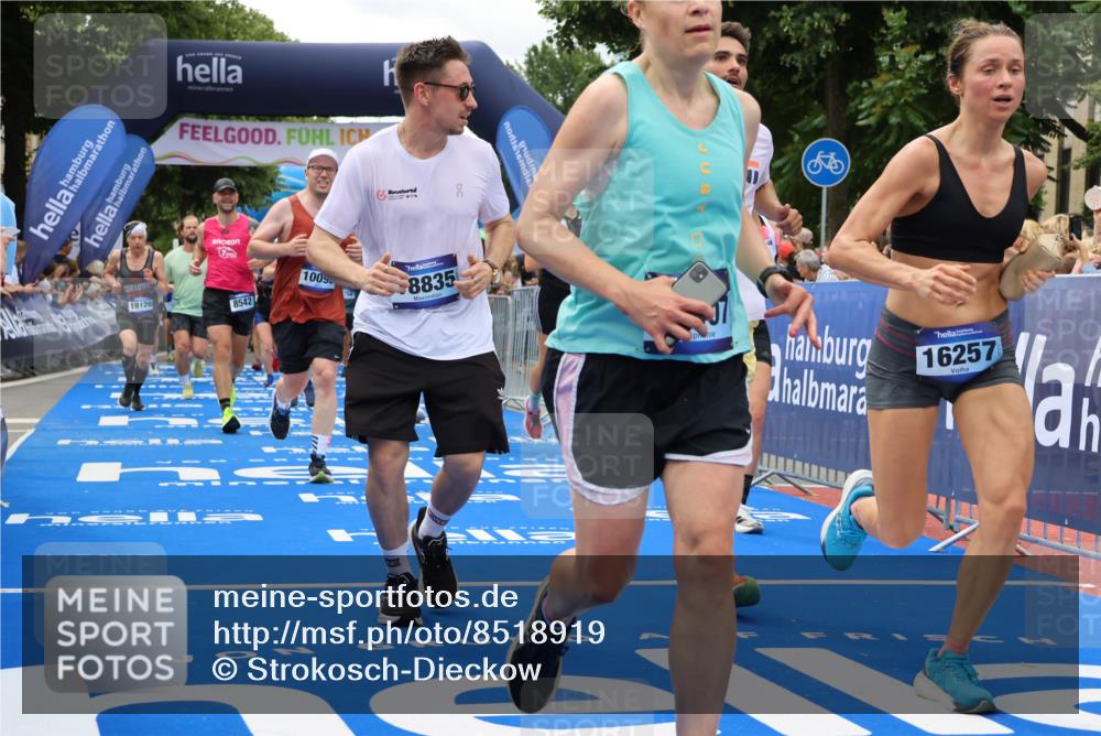 29.06.2025 - hella hamburg halbmarathon Strokosch-Dieckow http://msf.ph/oto/8518919 29.06.2025 10:56:30 Ziel 1583, 2083, 3048, 3413, 5721, 5744, 6399, 6416, 6759, 7037, 7742, 8311, 8542, 8652, 8863, 9562, 9622, 10093, 10665, 12509, 13863, 15145, 15407, 15818, 16257, 16261, 17259, 17268, 17734, 18746, 18835, 19120 meine-sportfotos.de