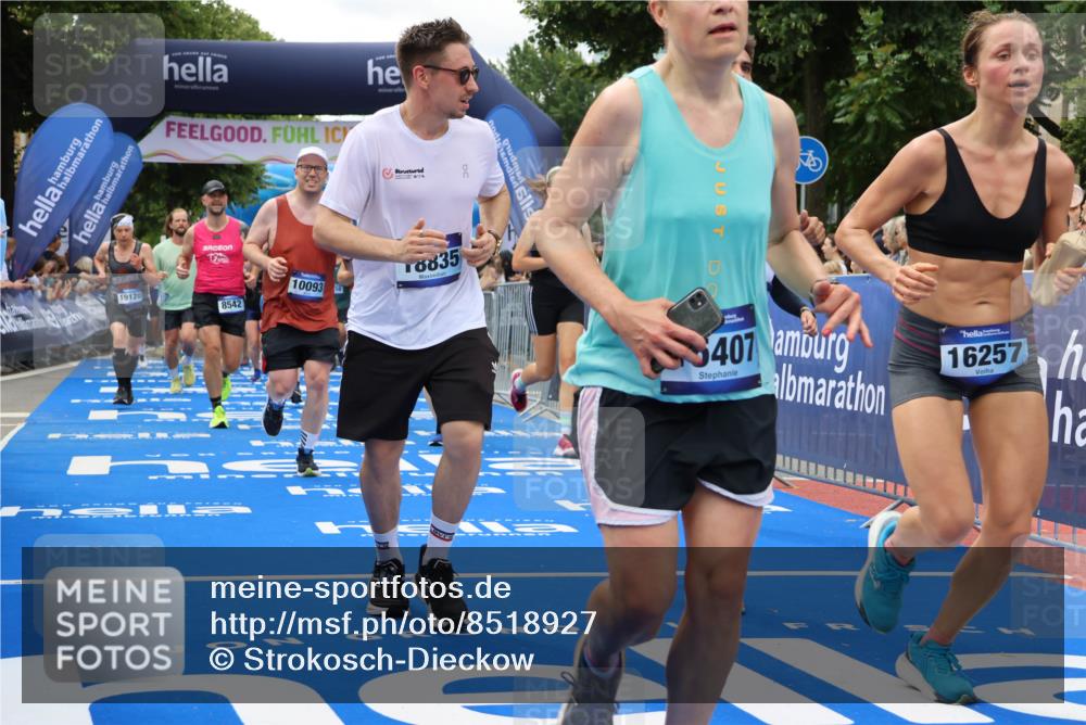 29.06.2025 - hella hamburg halbmarathon Strokosch-Dieckow http://msf.ph/oto/8518927 29.06.2025 10:56:30 Ziel 1583, 2083, 3048, 3413, 5721, 5744, 6399, 6416, 6759, 7037, 7742, 8311, 8542, 8652, 8863, 9562, 9622, 10093, 10665, 12509, 13863, 15145, 15407, 15818, 16257, 16261, 17259, 17268, 17734, 18746, 18835, 19120 meine-sportfotos.de