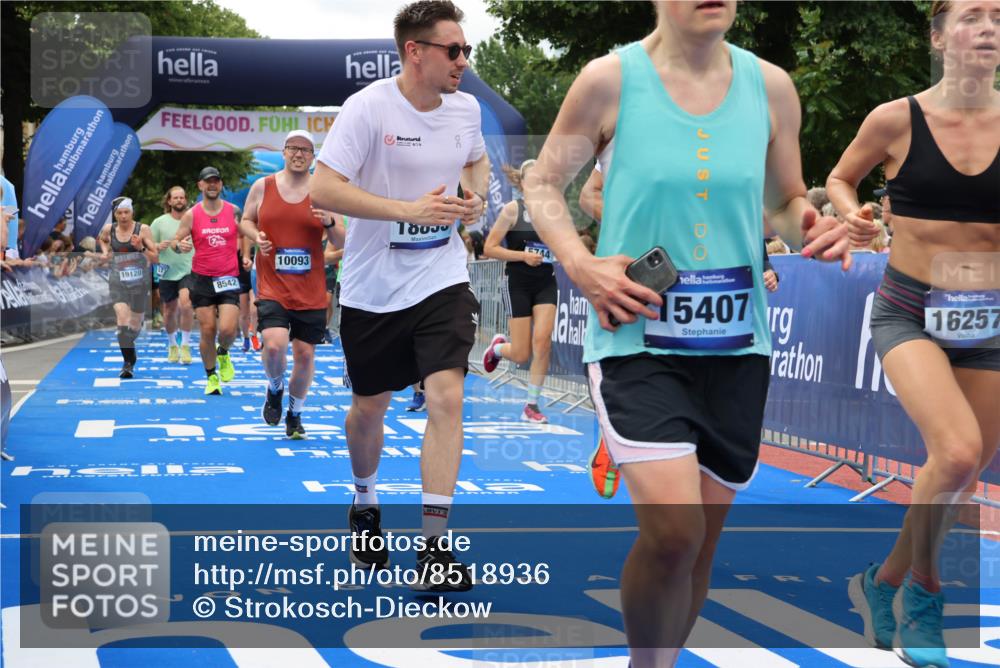 29.06.2025 - hella hamburg halbmarathon Strokosch-Dieckow http://msf.ph/oto/8518936 29.06.2025 10:56:30 Ziel 1583, 2083, 3048, 3413, 5721, 5744, 6399, 6416, 6759, 7037, 7742, 8311, 8542, 8652, 8863, 9562, 9622, 10093, 10665, 12509, 13863, 15145, 15407, 15818, 16257, 16261, 17259, 17268, 17734, 18746, 18835, 19120 meine-sportfotos.de