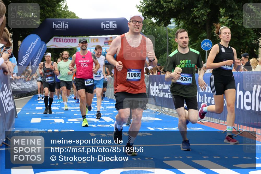 29.06.2025 - hella hamburg halbmarathon Strokosch-Dieckow http://msf.ph/oto/8518956 29.06.2025 10:56:31 Ziel 1583, 2083, 3413, 5721, 5744, 6399, 6416, 6759, 7037, 7742, 8311, 8542, 8652, 8744, 8863, 9562, 10093, 10665, 12509, 13863, 15145, 15407, 15818, 16257, 16261, 17259, 17268, 17734, 18340, 18746, 18835, 18899, 19120 meine-sportfotos.de