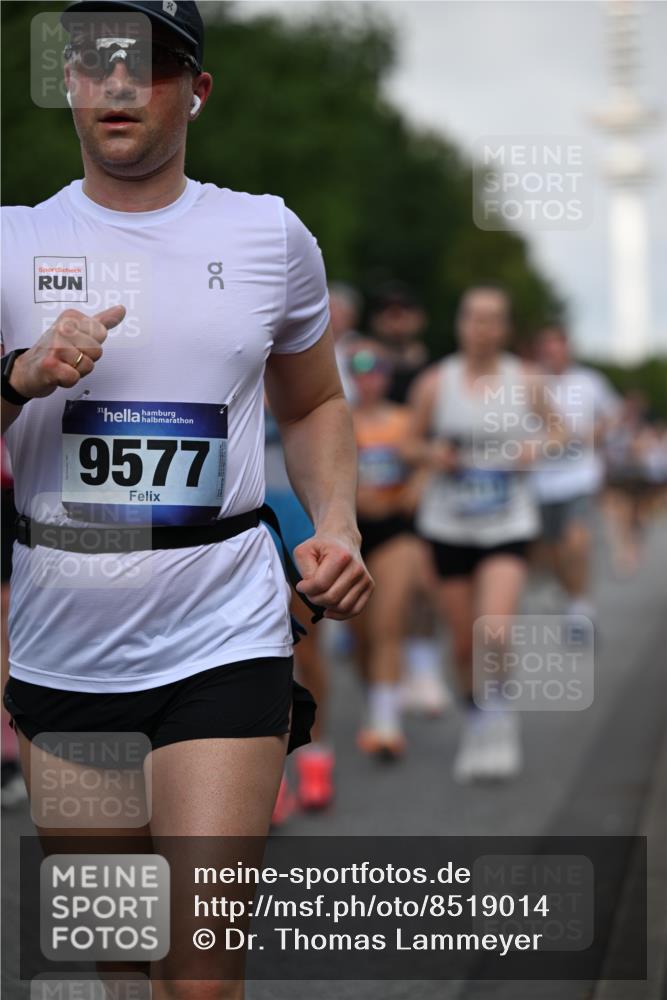 29.06.2025 - hella hamburg halbmarathon Dr. Thomas Lammeyer http://msf.ph/oto/8519014 29.06.2025 10:04:42 Kennedybrücke 1019, 1544, 1568, 1583, 1611, 1681, 2086, 2236, 2426, 2474, 2606, 2982, 3059, 3141, 3319, 3400, 3983, 4579, 4616, 4767, 4945, 5033, 5418, 6138, 6174, 6220, 6470, 6757, 8255, 9450, 9553, 9555, 9577, 10188, 10271, 10599, 10797, 11324 meine-sportfotos.de