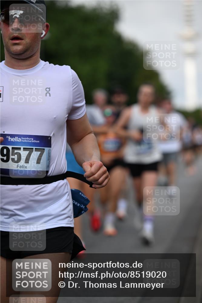 29.06.2025 - hella hamburg halbmarathon Dr. Thomas Lammeyer http://msf.ph/oto/8519020 29.06.2025 10:04:42 Kennedybrücke 1019, 1544, 1568, 1583, 1611, 1681, 2086, 2236, 2426, 2474, 2606, 2982, 3059, 3141, 3319, 3400, 3983, 4579, 4616, 4767, 4945, 5033, 5418, 6138, 6174, 6220, 6470, 6757, 8255, 9450, 9553, 9555, 9577, 10188, 10271, 10599, 10797, 11324 meine-sportfotos.de