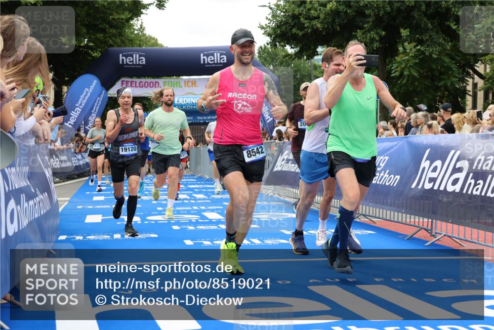 29.06.2025 - hella hamburg halbmarathon Strokosch-Dieckow http://msf.ph/oto/8519021 29.06.2025 10:56:33 Ziel 1583, 2083, 3413, 4152, 5721, 5744, 6399, 6416, 6759, 7037, 7646, 8311, 8542, 8652, 8744, 9488, 9562, 10093, 11083, 11870, 12509, 13863, 15145, 15407, 16257, 16261, 17259, 17268, 17734, 18340, 18746, 18835, 18899, 19120 meine-sportfotos.de