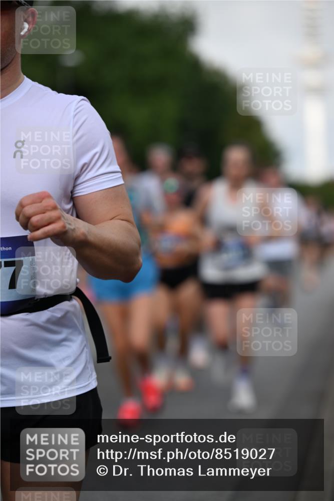 29.06.2025 - hella hamburg halbmarathon Dr. Thomas Lammeyer http://msf.ph/oto/8519027 29.06.2025 10:04:42 Kennedybrücke 1019, 1544, 1568, 1583, 1611, 1681, 2086, 2236, 2426, 2474, 2606, 2982, 3059, 3141, 3319, 3400, 3983, 4579, 4616, 4767, 4945, 5033, 5418, 6138, 6174, 6220, 6470, 6757, 8255, 9450, 9553, 9555, 9577, 10188, 10271, 10599, 10797, 11324 meine-sportfotos.de
