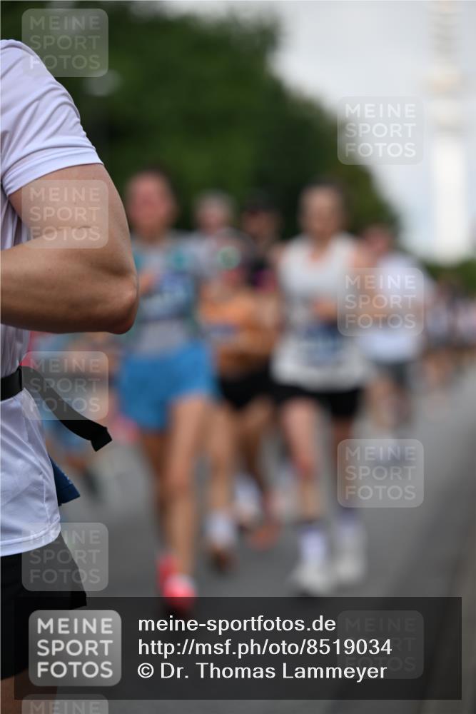 29.06.2025 - hella hamburg halbmarathon Dr. Thomas Lammeyer http://msf.ph/oto/8519034 29.06.2025 10:04:42 Kennedybrücke 1019, 1544, 1568, 1583, 1611, 1681, 2086, 2236, 2426, 2474, 2606, 2982, 3059, 3141, 3319, 3400, 3983, 4579, 4616, 4767, 4945, 5033, 5418, 6138, 6174, 6220, 6470, 6757, 8255, 9450, 9553, 9555, 9577, 10188, 10271, 10599, 10797, 11324 meine-sportfotos.de