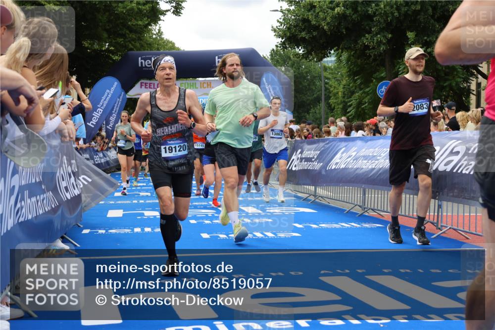 29.06.2025 - hella hamburg halbmarathon Strokosch-Dieckow http://msf.ph/oto/8519057 29.06.2025 10:56:34 Ziel 1583, 2083, 3413, 4152, 5721, 5744, 6399, 6416, 6759, 7037, 7646, 8311, 8542, 8652, 8744, 9488, 9562, 10093, 11083, 11870, 12509, 13863, 15145, 15407, 16257, 16261, 17259, 17268, 17734, 18340, 18746, 18835, 18899, 19120 meine-sportfotos.de
