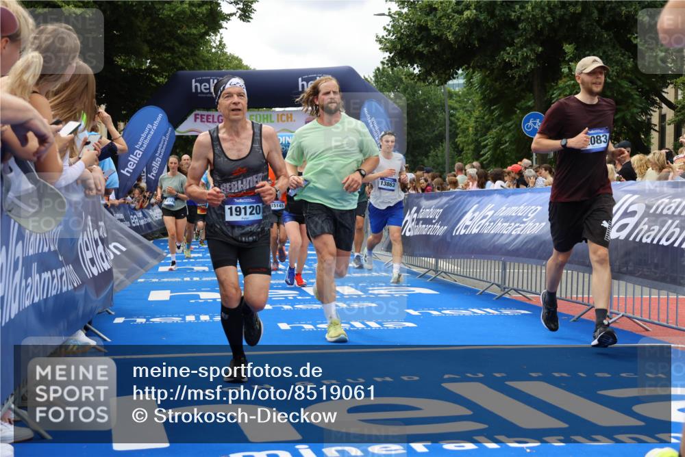 29.06.2025 - hella hamburg halbmarathon Strokosch-Dieckow http://msf.ph/oto/8519061 29.06.2025 10:56:34 Ziel 1583, 2083, 3413, 4152, 5721, 5744, 6399, 6416, 6759, 7037, 7646, 8311, 8542, 8652, 8744, 9488, 9562, 10093, 11083, 11870, 12509, 13863, 15145, 15407, 16257, 16261, 17259, 17268, 17734, 18340, 18746, 18835, 18899, 19120 meine-sportfotos.de