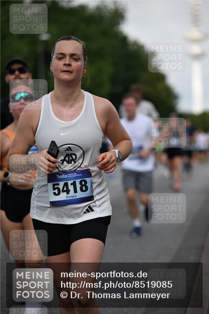 29.06.2025 - hella hamburg halbmarathon Dr. Thomas Lammeyer http://msf.ph/oto/8519085 29.06.2025 10:04:44 Kennedybrücke 1019, 1544, 1568, 1583, 1611, 1681, 2086, 2236, 2426, 2982, 3059, 3141, 3319, 3400, 3983, 4579, 4616, 4945, 5033, 5418, 6138, 6174, 6220, 6714, 6757, 8255, 8478, 9450, 9553, 9555, 9577, 10188, 10271, 10599, 10797, 11324 meine-sportfotos.de