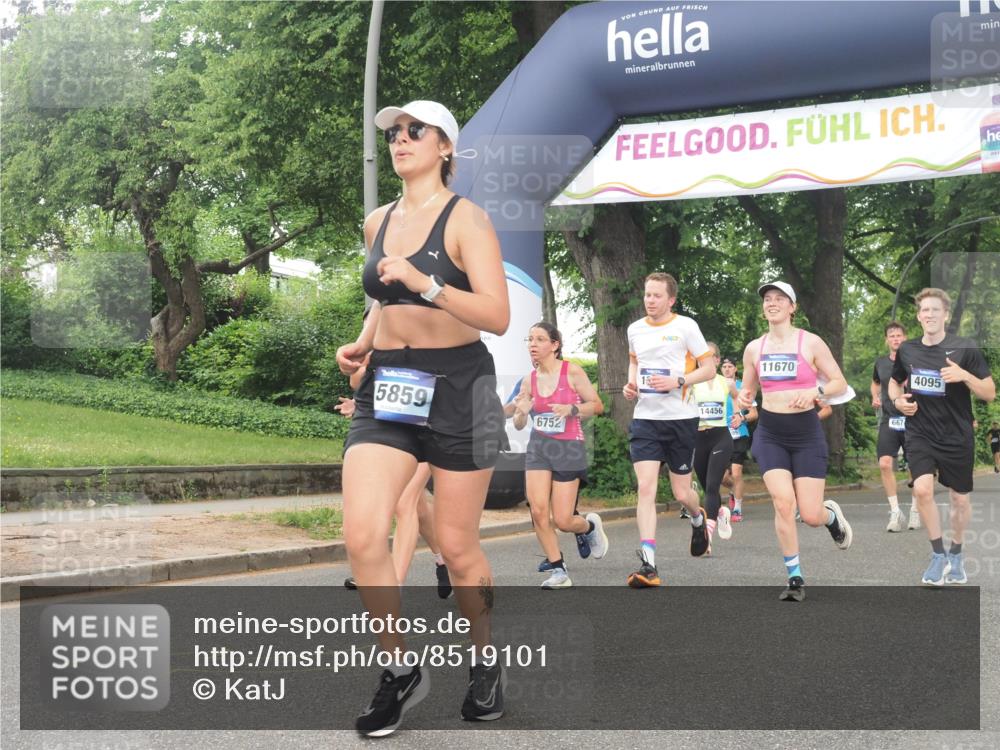 29.06.2025 - hella hamburg halbmarathon KatJ http://msf.ph/oto/8519101 29.06.2025 10:48:56 Zwischen KM18-KM19 1674, 4095, 6674, 6752, 8045, 8478 meine-sportfotos.de