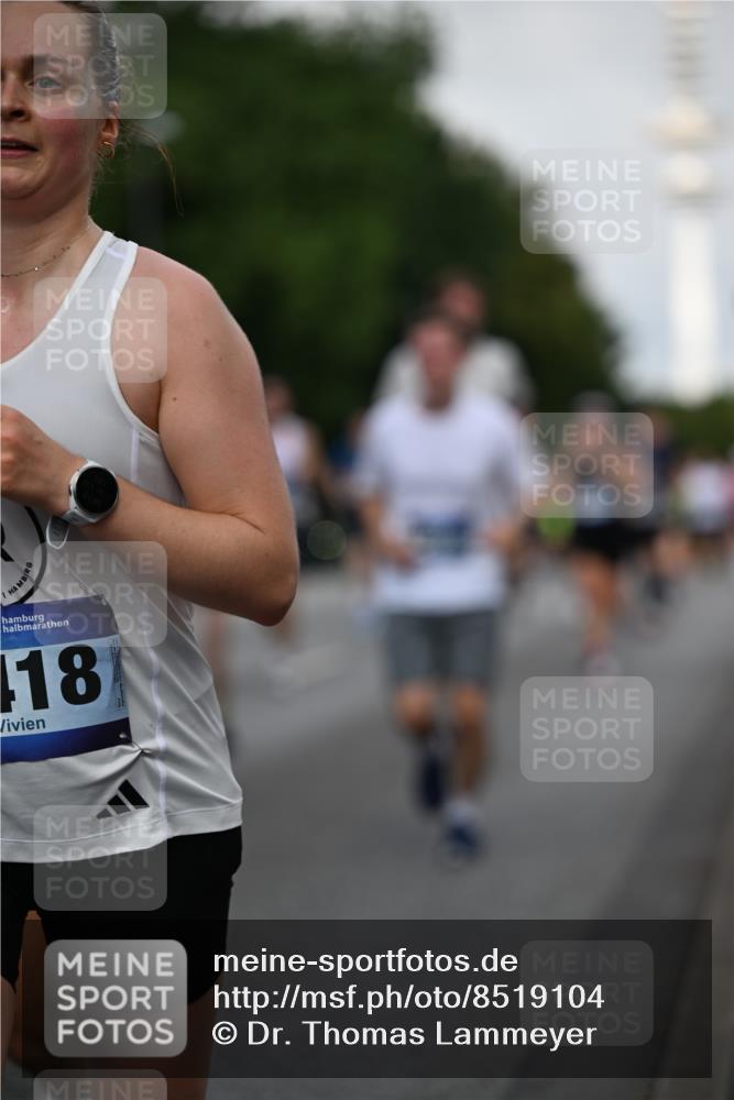 29.06.2025 - hella hamburg halbmarathon Dr. Thomas Lammeyer http://msf.ph/oto/8519104 29.06.2025 10:04:44 Kennedybrücke 1019, 1544, 1568, 1583, 1611, 1681, 2086, 2236, 2426, 2982, 3059, 3141, 3319, 3400, 3983, 4579, 4616, 4945, 5033, 5418, 6138, 6174, 6220, 6714, 6757, 8255, 8478, 9450, 9553, 9555, 9577, 10188, 10271, 10599, 10797, 11324 meine-sportfotos.de