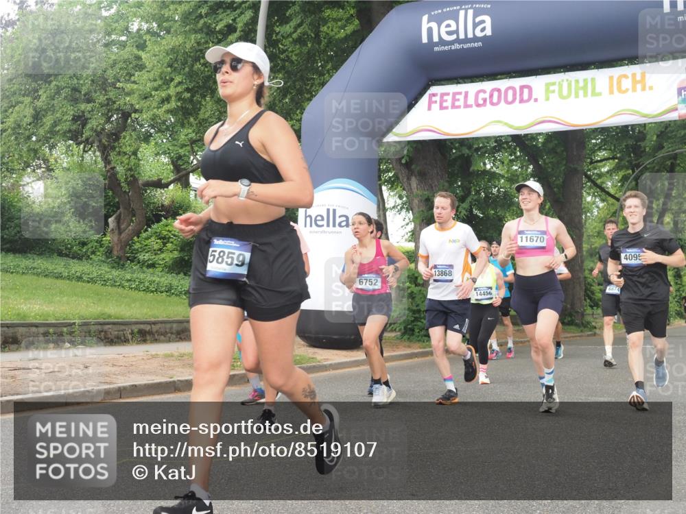 29.06.2025 - hella hamburg halbmarathon KatJ http://msf.ph/oto/8519107 29.06.2025 10:48:56 Zwischen KM18-KM19 1674, 4095, 6674, 6752, 8045, 8478 meine-sportfotos.de
