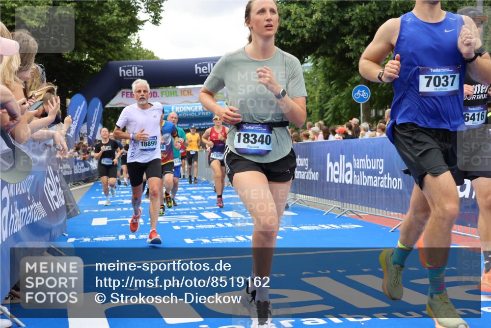 29.06.2025 - hella hamburg halbmarathon Strokosch-Dieckow http://msf.ph/oto/8519162 29.06.2025 10:56:38 Ziel 2083, 3413, 4152, 5721, 5744, 6416, 6759, 7037, 7646, 8311, 8542, 8652, 8744, 8825, 8996, 9488, 9562, 10093, 11083, 11870, 12509, 13863, 14369, 14461, 15134, 15145, 15431, 15712, 16043, 16121, 17259, 18340, 18634, 18899, 19120 meine-sportfotos.de
