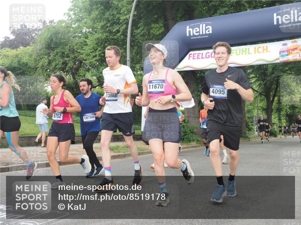 29.06.2025 - hella hamburg halbmarathon KatJ http://msf.ph/oto/8519178 29.06.2025 10:48:57 Zwischen KM18-KM19 1674, 4095, 6674, 6752, 8045, 8478 meine-sportfotos.de