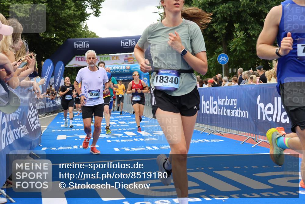29.06.2025 - hella hamburg halbmarathon Strokosch-Dieckow http://msf.ph/oto/8519180 29.06.2025 10:56:38 Ziel 2083, 3413, 4152, 5721, 5744, 6416, 6759, 7037, 7646, 8311, 8542, 8652, 8744, 8825, 8996, 9488, 9562, 10093, 11083, 11870, 12509, 13863, 14369, 14461, 15134, 15145, 15431, 15712, 16043, 16121, 17259, 18340, 18634, 18899, 19120 meine-sportfotos.de