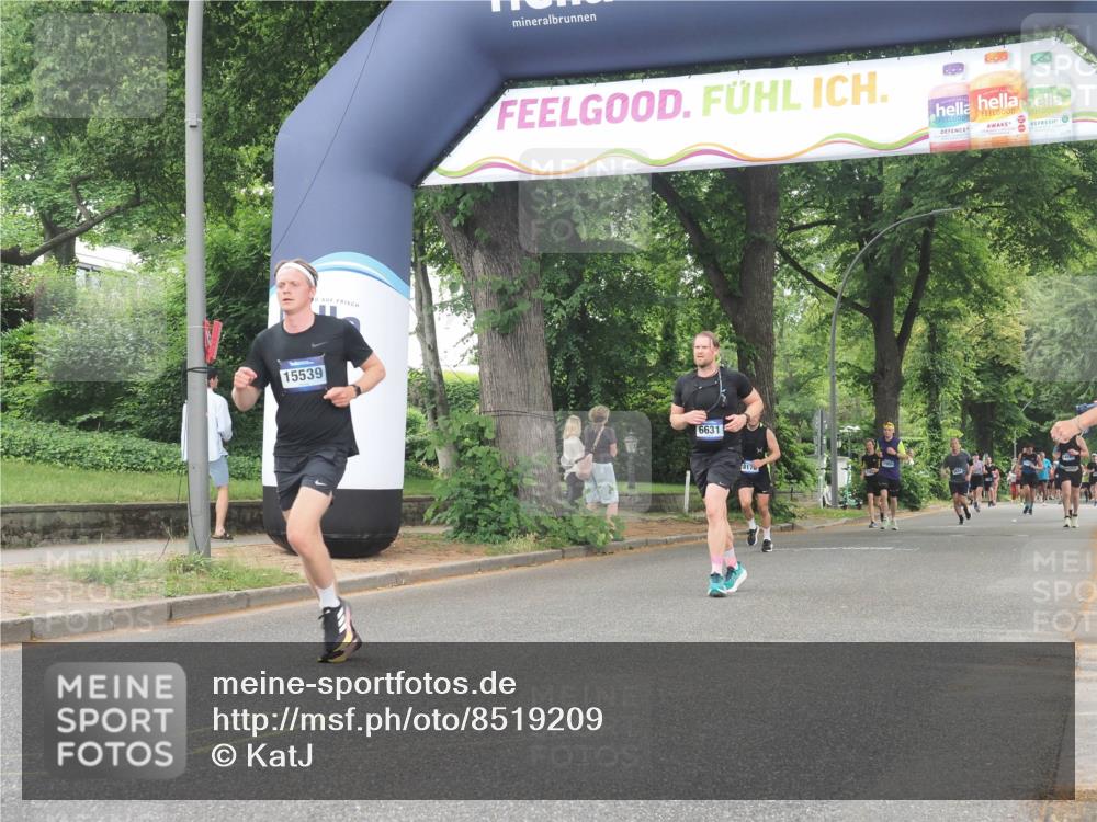 29.06.2025 - hella hamburg halbmarathon KatJ http://msf.ph/oto/8519209 29.06.2025 10:49:02 Zwischen KM18-KM19 4095, 6631, 6674 meine-sportfotos.de