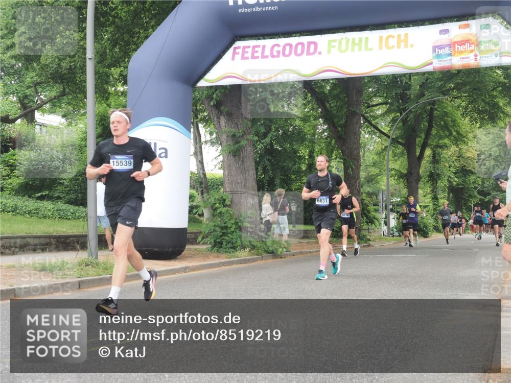 29.06.2025 - hella hamburg halbmarathon KatJ http://msf.ph/oto/8519219 29.06.2025 10:49:02 Zwischen KM18-KM19 4095, 6631, 6674 meine-sportfotos.de