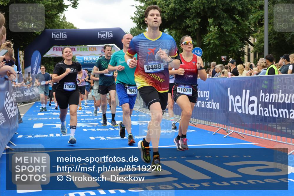 29.06.2025 - hella hamburg halbmarathon Strokosch-Dieckow http://msf.ph/oto/8519220 29.06.2025 10:56:40 Ziel 2083, 2378, 3836, 4152, 5721, 6416, 6759, 7037, 7646, 8311, 8744, 8825, 8996, 9488, 9562, 11083, 11870, 12509, 13863, 14369, 14461, 15134, 15145, 15431, 15712, 16043, 16121, 17133, 17259, 18340, 18634, 18899, 19120 meine-sportfotos.de