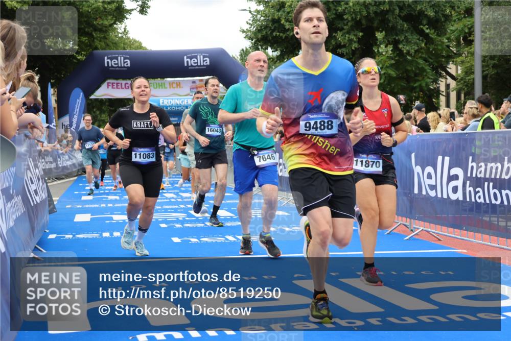 29.06.2025 - hella hamburg halbmarathon Strokosch-Dieckow http://msf.ph/oto/8519250 29.06.2025 10:56:40 Ziel 2083, 2378, 3836, 4152, 5721, 6416, 6759, 7037, 7646, 8311, 8744, 8825, 8996, 9488, 9562, 11083, 11870, 12509, 13863, 14369, 14461, 15134, 15145, 15431, 15712, 16043, 16121, 17133, 17259, 18340, 18634, 18899, 19120 meine-sportfotos.de