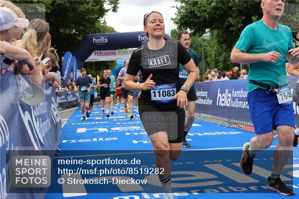 29.06.2025 - hella hamburg halbmarathon Strokosch-Dieckow http://msf.ph/oto/8519282 29.06.2025 10:56:41 Ziel 2083, 2378, 3836, 4152, 5721, 6416, 6759, 7037, 7646, 8311, 8744, 8825, 8996, 9488, 11083, 11870, 12509, 13816, 13863, 14369, 14461, 15134, 15145, 15431, 15712, 16008, 16009, 16043, 16121, 17133, 17259, 18340, 18634, 18899, 19120 meine-sportfotos.de