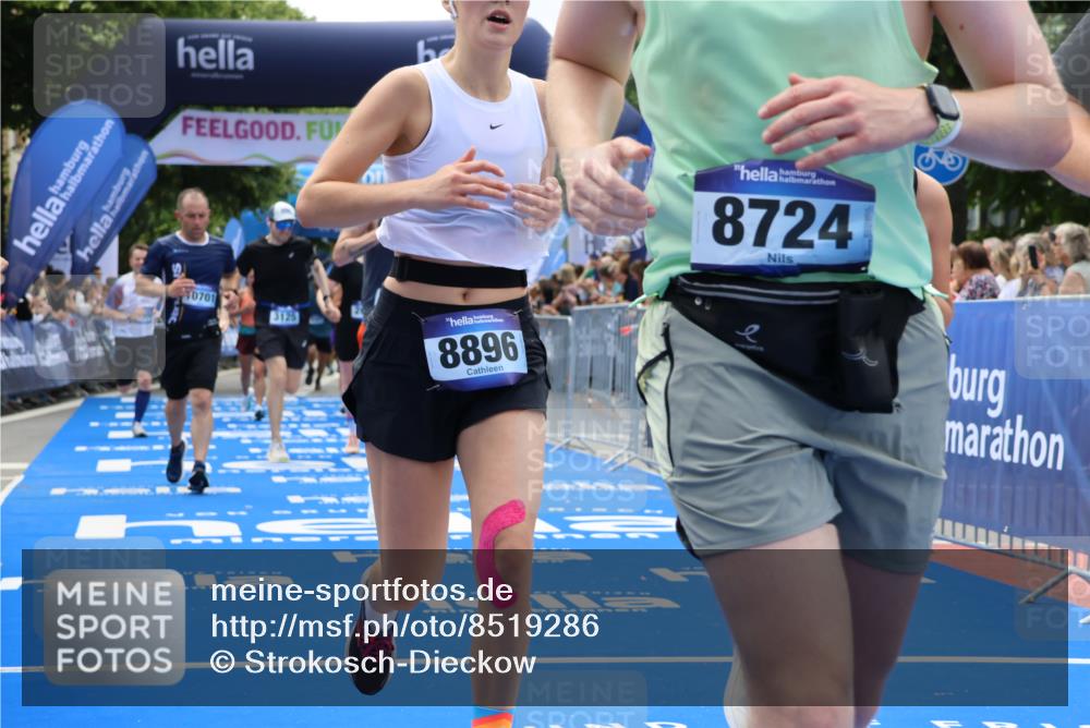 29.06.2025 - hella hamburg halbmarathon Strokosch-Dieckow http://msf.ph/oto/8519286 29.06.2025 11:22:59 Ziel 1668, 2306, 2634, 2720, 2995, 3125, 3813, 4114, 6546, 6826, 6941, 7413, 8724, 8896, 8931, 10158, 10581, 10595, 10701, 13928, 14054, 15323, 16040, 17147, 17386, 18591, 18908 meine-sportfotos.de