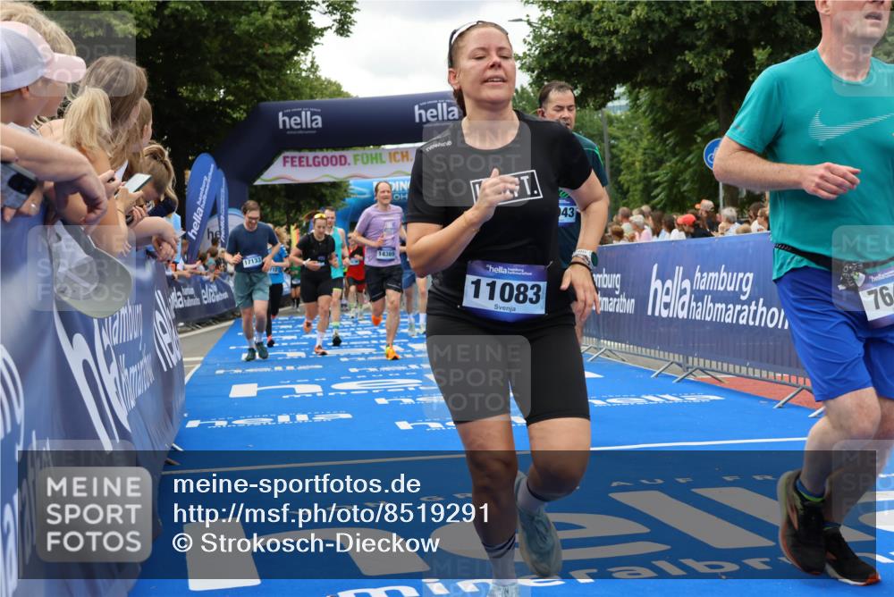 29.06.2025 - hella hamburg halbmarathon Strokosch-Dieckow http://msf.ph/oto/8519291 29.06.2025 10:56:41 Ziel 2083, 2378, 3836, 4152, 5721, 6416, 6759, 7037, 7646, 8311, 8744, 8825, 8996, 9488, 11083, 11870, 12509, 13816, 13863, 14369, 14461, 15134, 15145, 15431, 15712, 16008, 16009, 16043, 16121, 17133, 17259, 18340, 18634, 18899, 19120 meine-sportfotos.de
