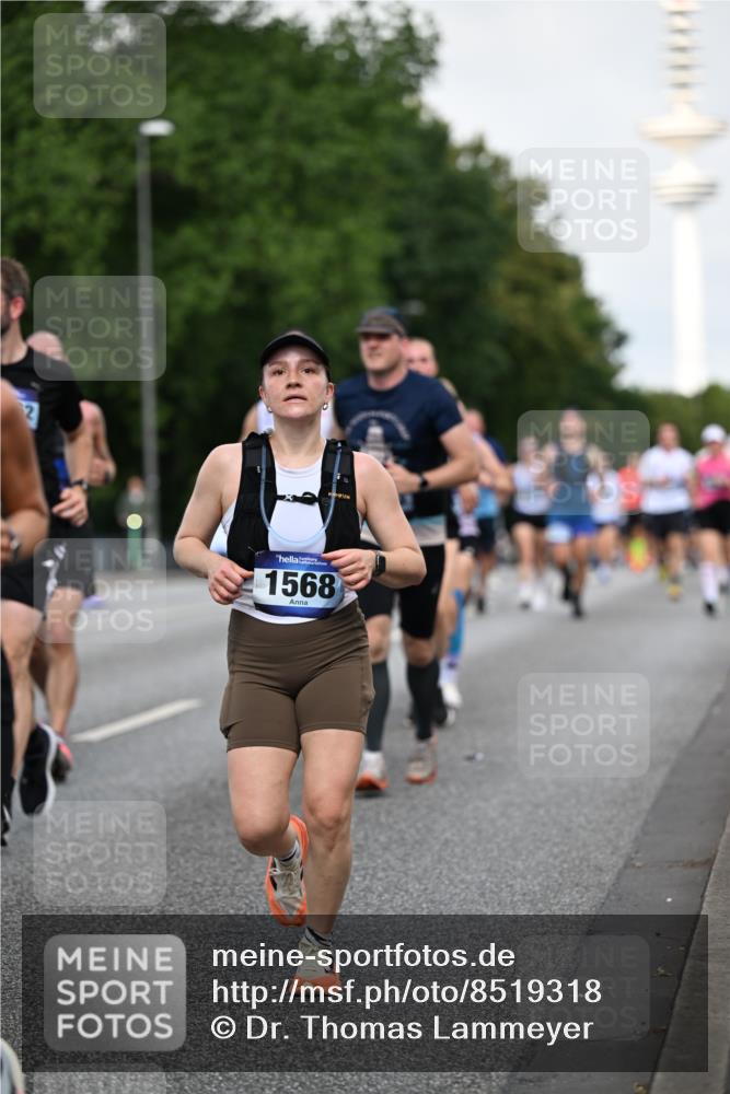 29.06.2025 - hella hamburg halbmarathon Dr. Thomas Lammeyer http://msf.ph/oto/8519318 29.06.2025 10:04:49 Kennedybrücke 1544, 1568, 1611, 1681, 2236, 2354, 3141, 3400, 3740, 3983, 4238, 4616, 4708, 4945, 5033, 5418, 5870, 6138, 6147, 6714, 6757, 8255, 8478, 9553, 9555, 9577, 10188, 10271, 10797, 11324 meine-sportfotos.de