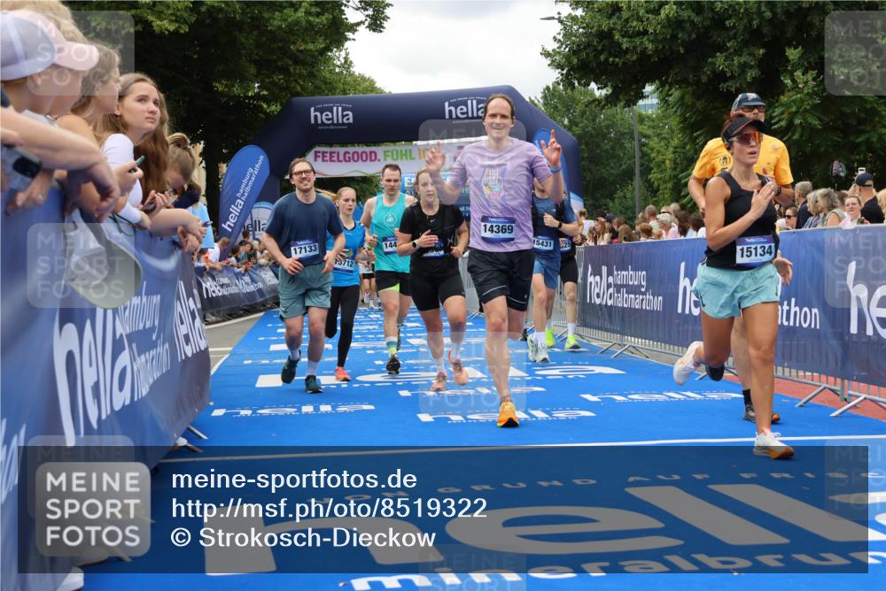 29.06.2025 - hella hamburg halbmarathon Strokosch-Dieckow http://msf.ph/oto/8519322 29.06.2025 10:56:43 Ziel 2378, 3836, 4152, 6416, 6759, 7037, 7646, 8311, 8744, 8825, 8996, 9488, 11083, 11870, 13816, 14369, 14461, 15134, 15145, 15431, 15712, 16008, 16009, 16043, 16121, 16679, 17133, 17259, 18340, 18634, 18899 meine-sportfotos.de