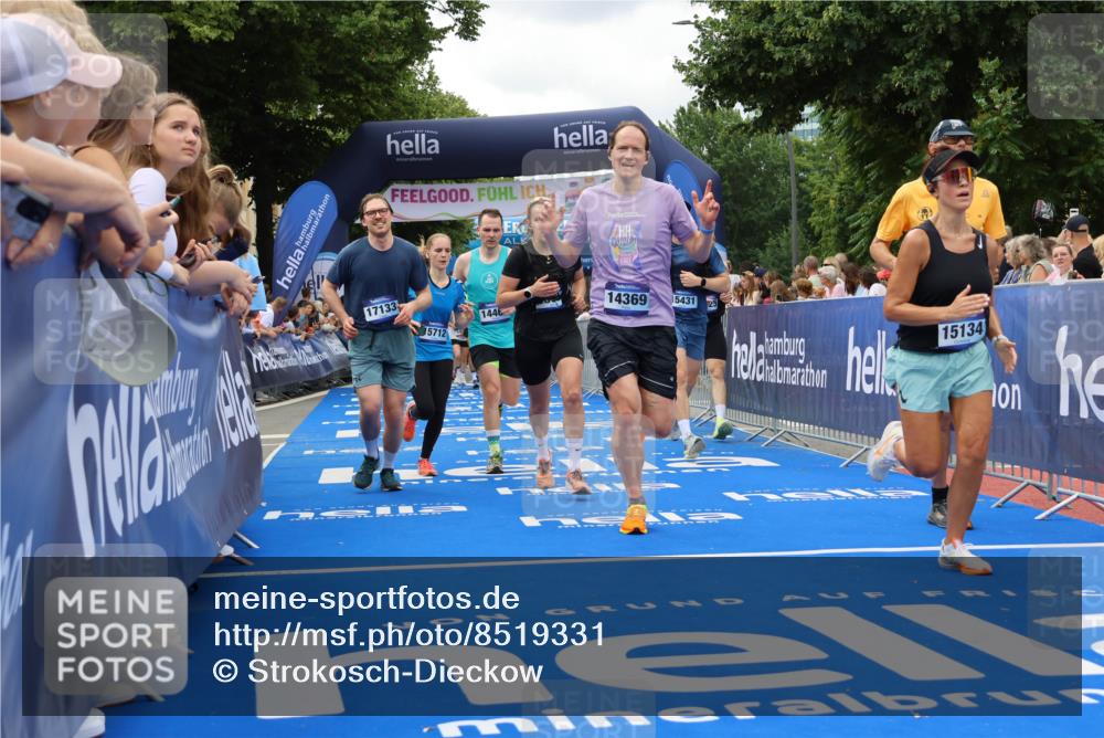 29.06.2025 - hella hamburg halbmarathon Strokosch-Dieckow http://msf.ph/oto/8519331 29.06.2025 10:56:43 Ziel 2378, 3836, 4152, 6416, 6759, 7037, 7646, 8311, 8744, 8825, 8996, 9488, 11083, 11870, 13816, 14369, 14461, 15134, 15145, 15431, 15712, 16008, 16009, 16043, 16121, 16679, 17133, 17259, 18340, 18634, 18899 meine-sportfotos.de