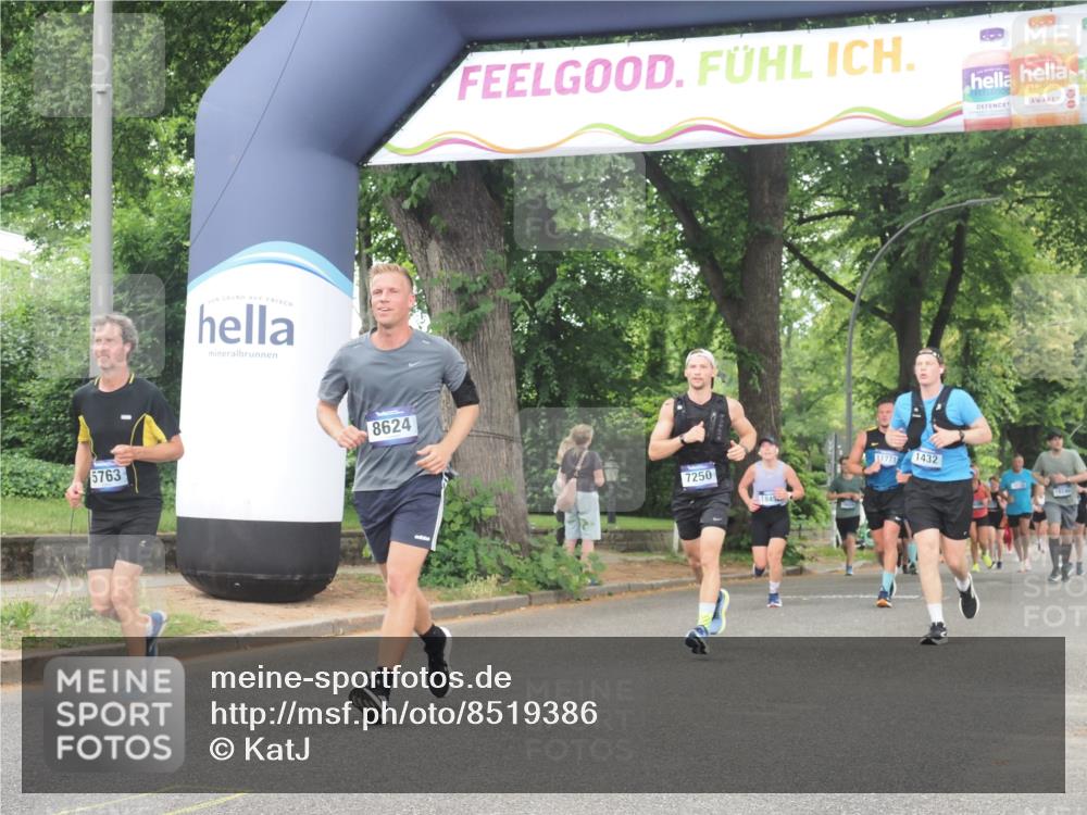 29.06.2025 - hella hamburg halbmarathon KatJ http://msf.ph/oto/8519386 29.06.2025 10:49:12 Zwischen KM18-KM19 1432, 5763, 7250, 8176, 8624 meine-sportfotos.de