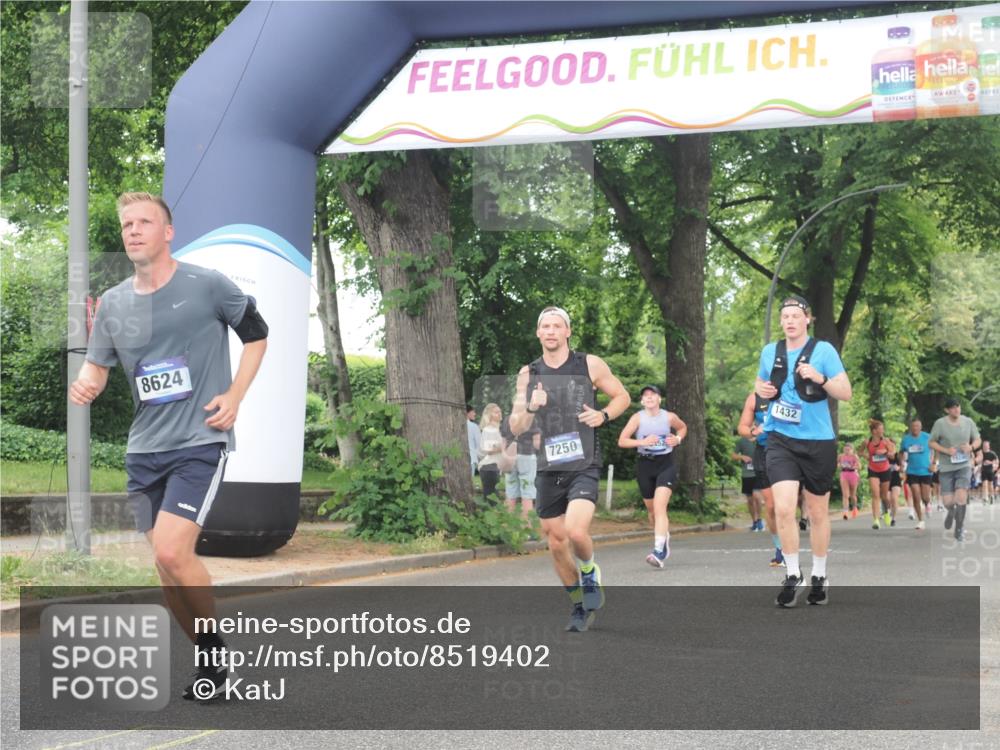 29.06.2025 - hella hamburg halbmarathon KatJ http://msf.ph/oto/8519402 29.06.2025 10:49:13 Zwischen KM18-KM19 1432, 5763, 7250, 8624 meine-sportfotos.de