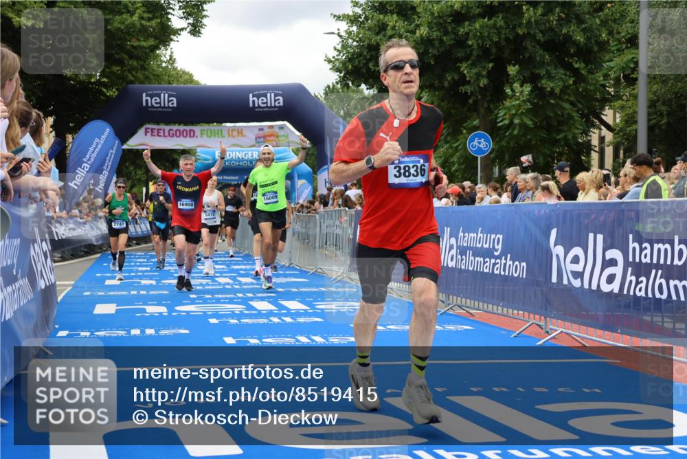 29.06.2025 - hella hamburg halbmarathon Strokosch-Dieckow http://msf.ph/oto/8519415 29.06.2025 10:56:47 Ziel 1955, 2378, 2741, 3836, 5418, 6835, 7646, 7716, 8825, 8996, 9488, 11870, 13816, 14369, 14461, 15134, 15431, 15712, 16008, 16009, 16043, 16121, 16620, 16679, 17133, 18634 meine-sportfotos.de