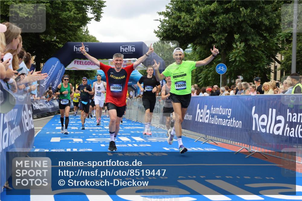 29.06.2025 - hella hamburg halbmarathon Strokosch-Dieckow http://msf.ph/oto/8519447 29.06.2025 10:56:49 Ziel 1955, 2282, 2378, 2741, 2759, 3836, 5418, 6835, 7716, 8825, 8996, 11043, 13816, 14369, 14461, 15097, 15134, 15431, 15712, 16008, 16009, 16043, 16121, 16620, 16679, 17133, 18634 meine-sportfotos.de