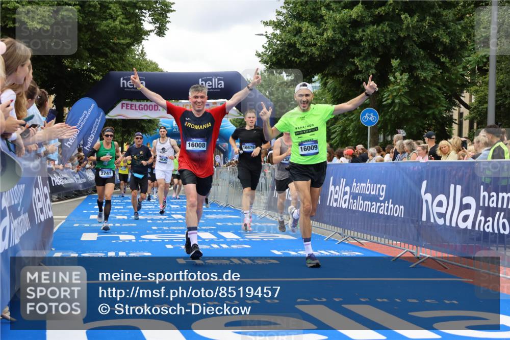 29.06.2025 - hella hamburg halbmarathon Strokosch-Dieckow http://msf.ph/oto/8519457 29.06.2025 10:56:49 Ziel 1955, 2282, 2378, 2741, 2759, 3836, 5418, 6835, 7716, 8825, 8996, 11043, 13816, 14369, 14461, 15097, 15134, 15431, 15712, 16008, 16009, 16043, 16121, 16620, 16679, 17133, 18634 meine-sportfotos.de