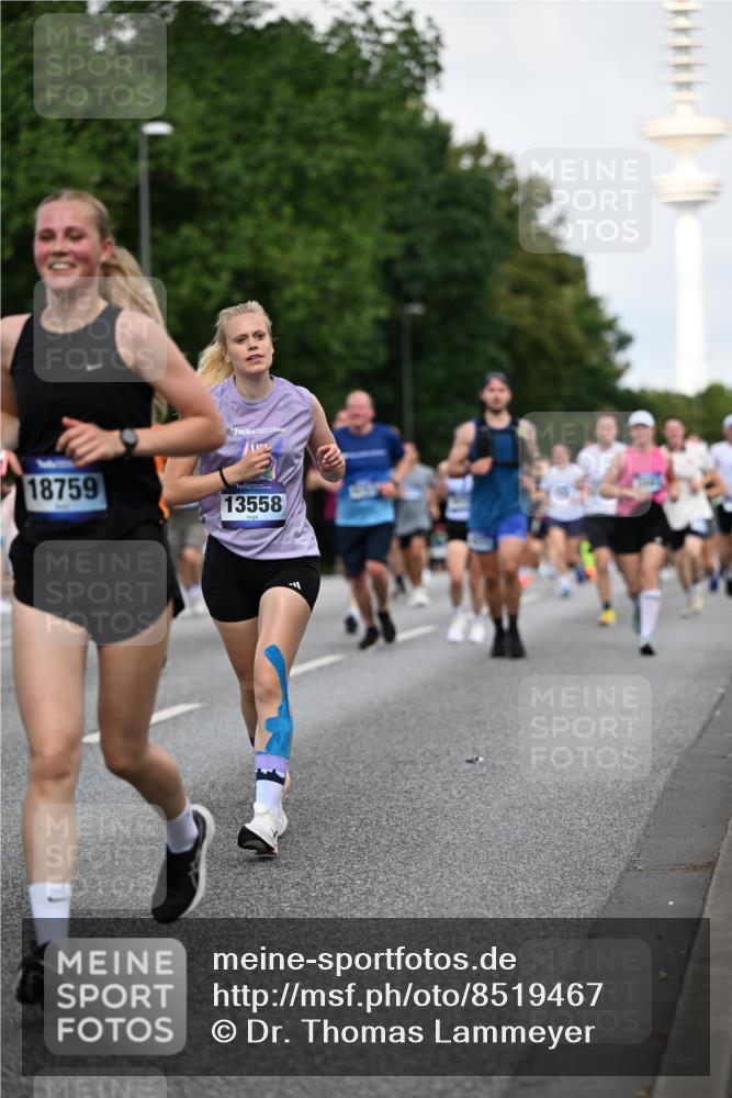 29.06.2025 - hella hamburg halbmarathon Dr. Thomas Lammeyer http://msf.ph/oto/8519467 29.06.2025 10:04:52 Kennedybrücke 1387, 1544, 1568, 1611, 1681, 2236, 2354, 2363, 3141, 3740, 3983, 4238, 4616, 4708, 4945, 5033, 5418, 5870, 6138, 6147, 6487, 6531, 6714, 6757, 6835, 8255, 8478, 9553, 9555, 9577, 10188, 10271, 10797, 11324 meine-sportfotos.de