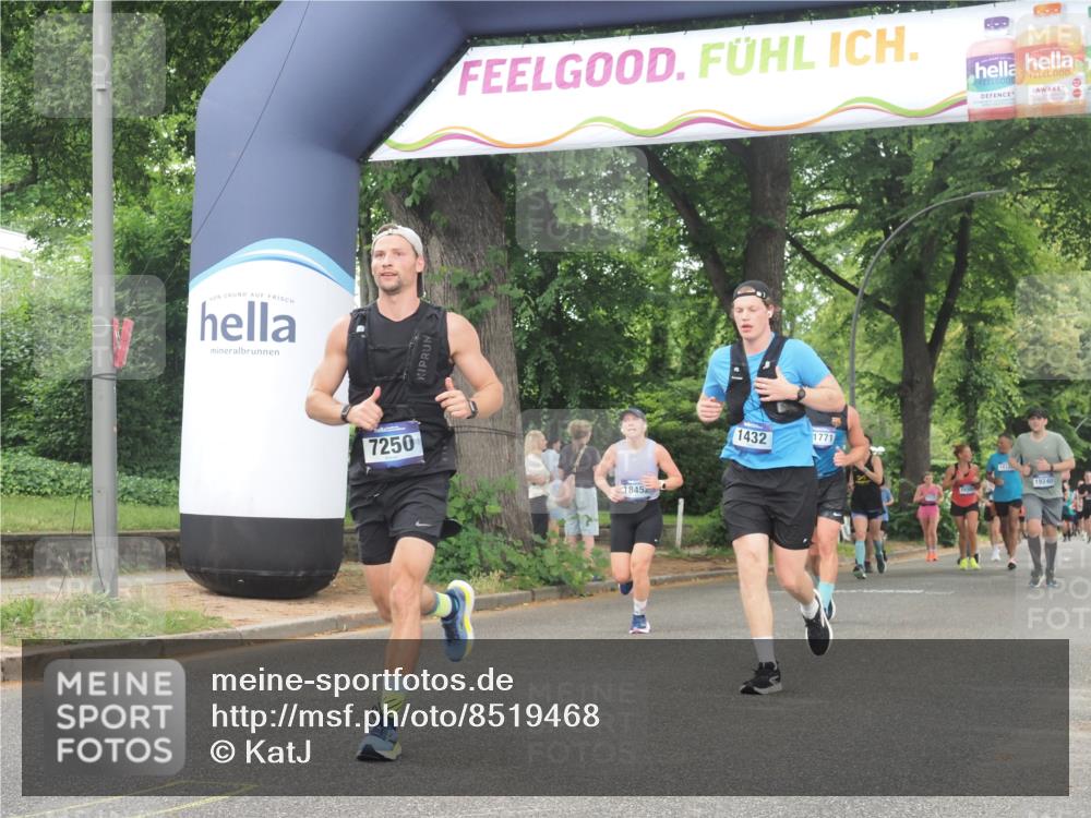 29.06.2025 - hella hamburg halbmarathon KatJ http://msf.ph/oto/8519468 29.06.2025 10:49:14 Zwischen KM18-KM19 1432, 5763, 7250, 8624 meine-sportfotos.de