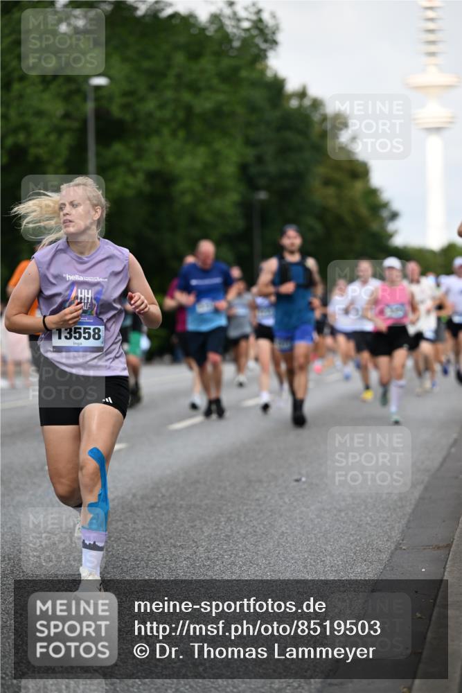 29.06.2025 - hella hamburg halbmarathon Dr. Thomas Lammeyer http://msf.ph/oto/8519503 29.06.2025 10:04:53 Kennedybrücke 1387, 1544, 1568, 1611, 1681, 2236, 2354, 2363, 3141, 3740, 3983, 4238, 4249, 4616, 4708, 4945, 5033, 5418, 5870, 6147, 6487, 6531, 6714, 6757, 6835, 8255, 8478, 9553, 9555, 10188, 10271, 10797, 11324 meine-sportfotos.de