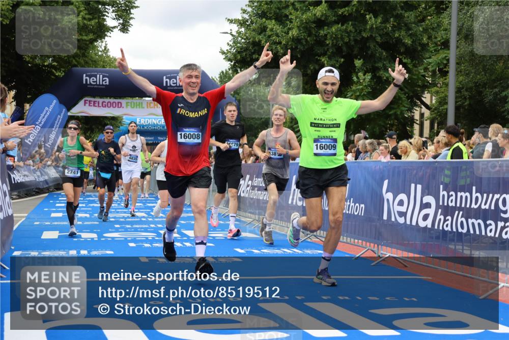 29.06.2025 - hella hamburg halbmarathon Strokosch-Dieckow http://msf.ph/oto/8519512 29.06.2025 10:56:49 Ziel 1955, 2282, 2378, 2741, 2759, 3836, 5418, 6835, 7716, 8825, 8996, 11043, 13816, 14369, 14461, 15097, 15134, 15431, 15712, 16008, 16009, 16043, 16121, 16620, 16679, 17133, 18634 meine-sportfotos.de