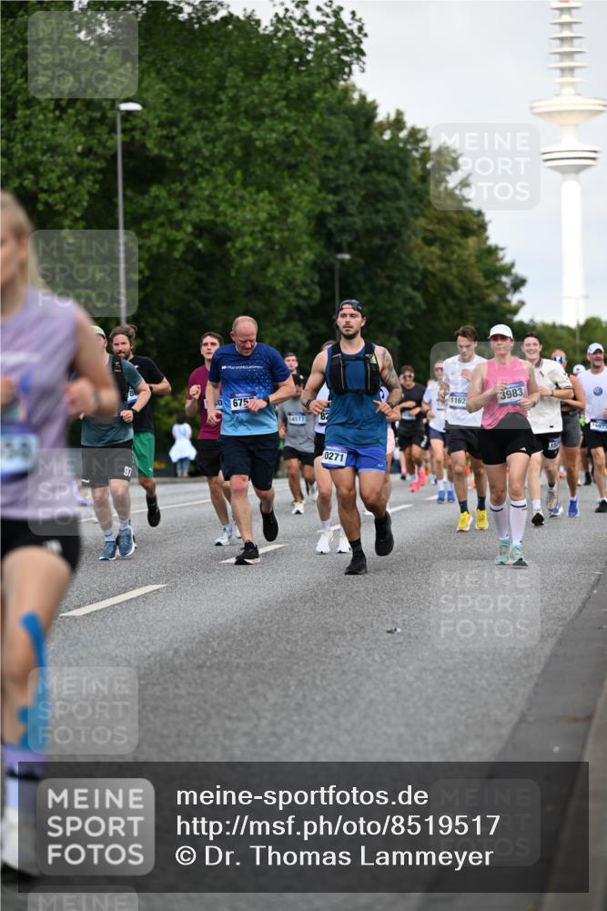 29.06.2025 - hella hamburg halbmarathon Dr. Thomas Lammeyer http://msf.ph/oto/8519517 29.06.2025 10:04:53 Kennedybrücke 1387, 1544, 1568, 1611, 1681, 2236, 2354, 2363, 3141, 3740, 3983, 4238, 4249, 4616, 4708, 4945, 5033, 5418, 5870, 6147, 6487, 6531, 6714, 6757, 6835, 8255, 8478, 9553, 9555, 10188, 10271, 10797, 11324 meine-sportfotos.de