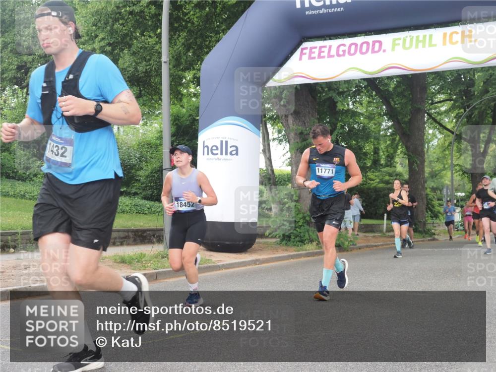 29.06.2025 - hella hamburg halbmarathon KatJ http://msf.ph/oto/8519521 29.06.2025 10:49:16 Zwischen KM18-KM19 1377, 1432, 5763, 7250, 8624 meine-sportfotos.de