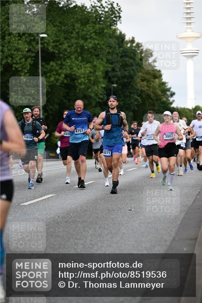 29.06.2025 - hella hamburg halbmarathon Dr. Thomas Lammeyer http://msf.ph/oto/8519536 29.06.2025 10:04:53 Kennedybrücke 1387, 1544, 1568, 1611, 1681, 2236, 2354, 2363, 3141, 3740, 3983, 4238, 4249, 4616, 4708, 4945, 5033, 5418, 5870, 6147, 6487, 6531, 6714, 6757, 6835, 8255, 8478, 9553, 9555, 10188, 10271, 10797, 11324 meine-sportfotos.de