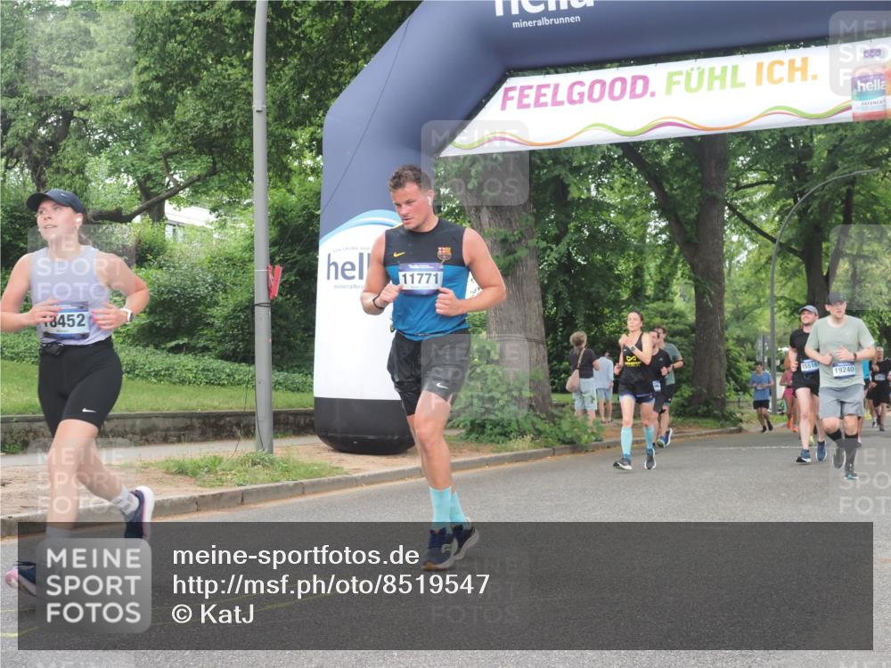 29.06.2025 - hella hamburg halbmarathon KatJ http://msf.ph/oto/8519547 29.06.2025 10:49:17 Zwischen KM18-KM19 1377, 1432, 5763, 7250, 8624 meine-sportfotos.de